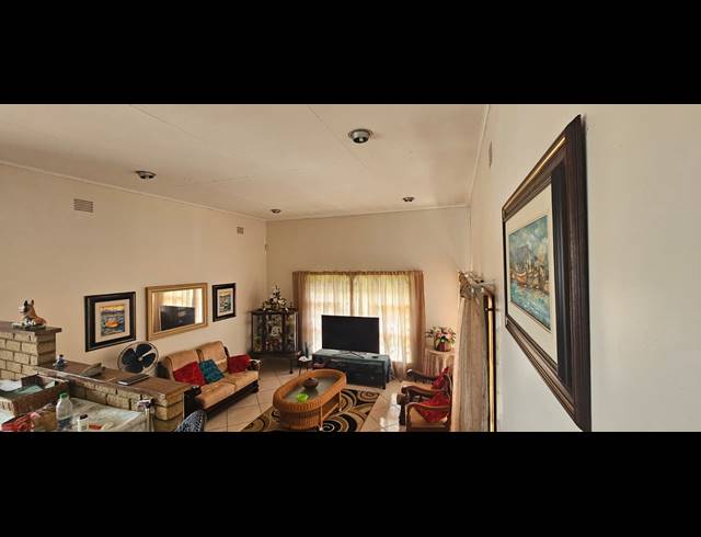 4 BEDROOM HOUSE FOR SALE IN MANABA BEACH